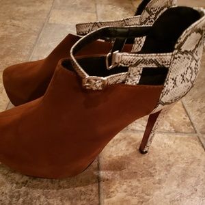 Suede & snakeskin pumps